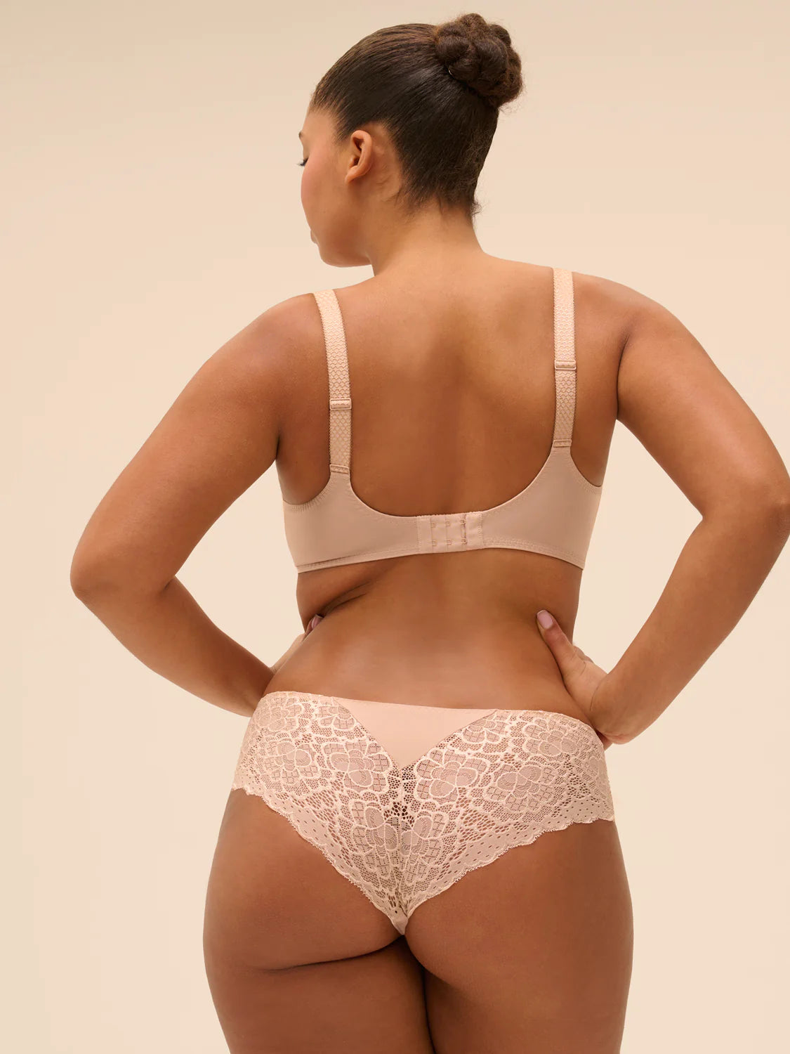 CARESSE Shorty