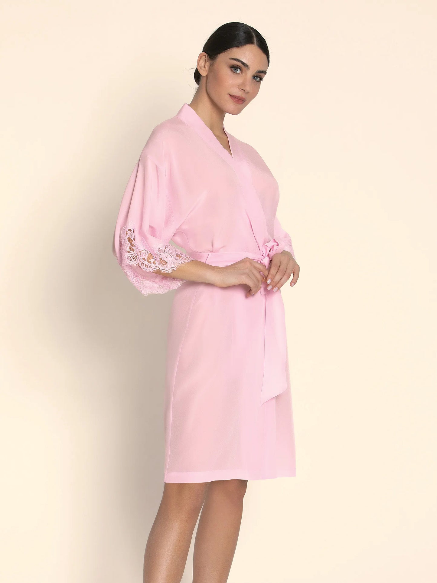 DÉESSE EN GLAM Short Robe